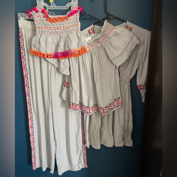 Girls PERIWINKLE EMBROIDERED OFF- THE SHOULDER TOP - Picture 3 of 3